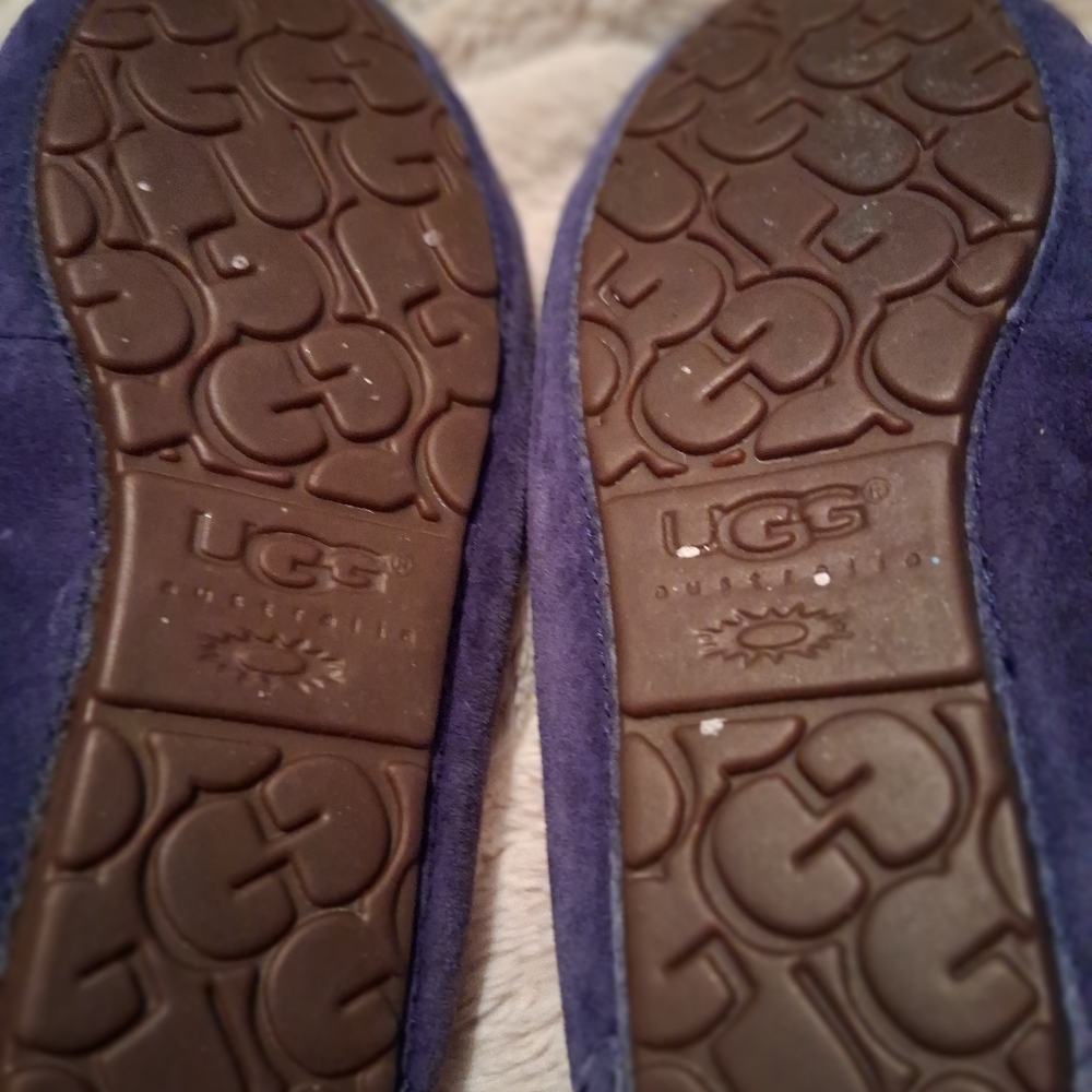 UGG Dark Blue Slippers with Pink Laces - Picture 3 of 4